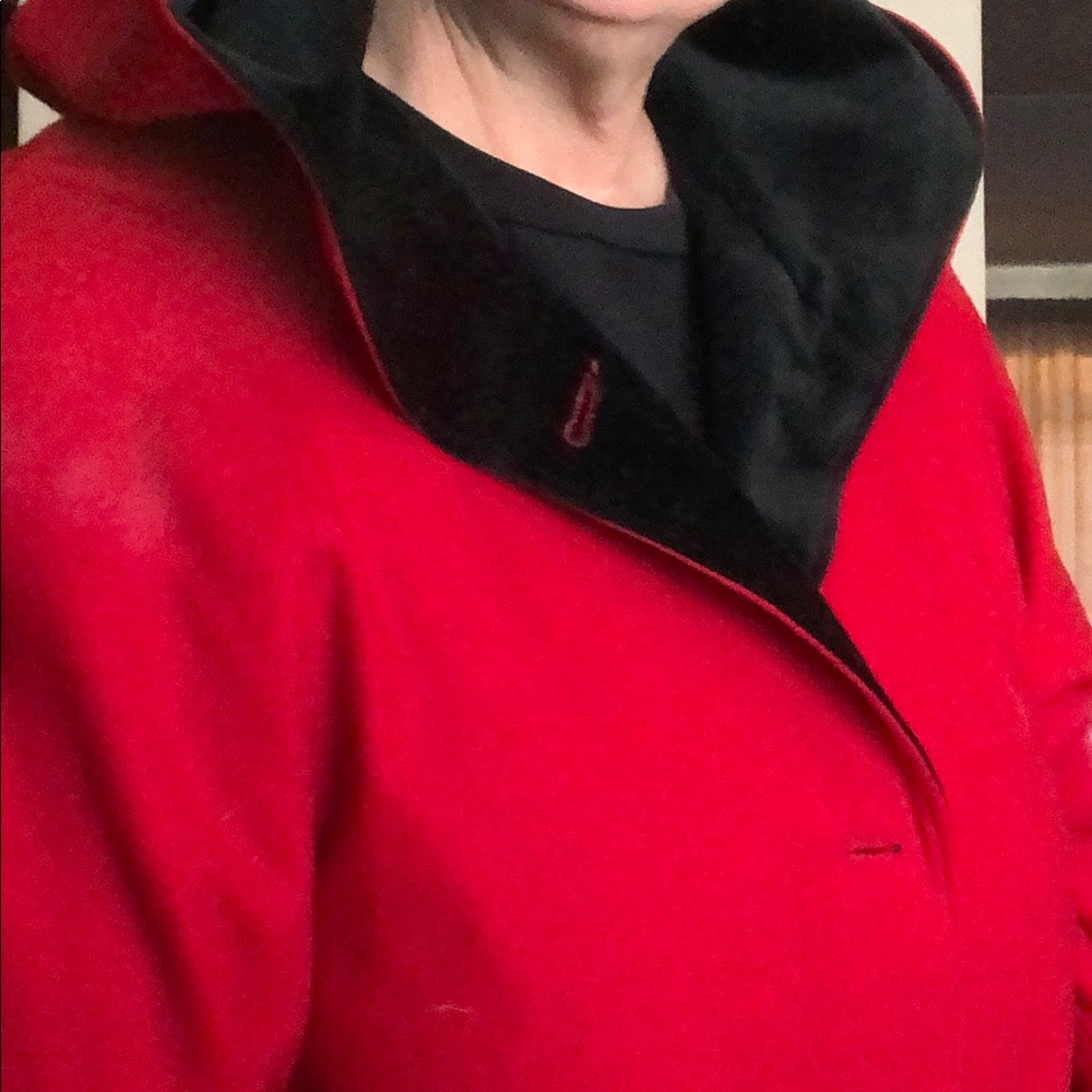 Women’s 100% wool coat w/ velvet hood. Size L